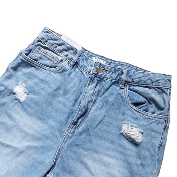 𝅺nwt HIGH WAISTED DISTRESSED MOM LIGHTWASH DENIM - Picture 4 of 6